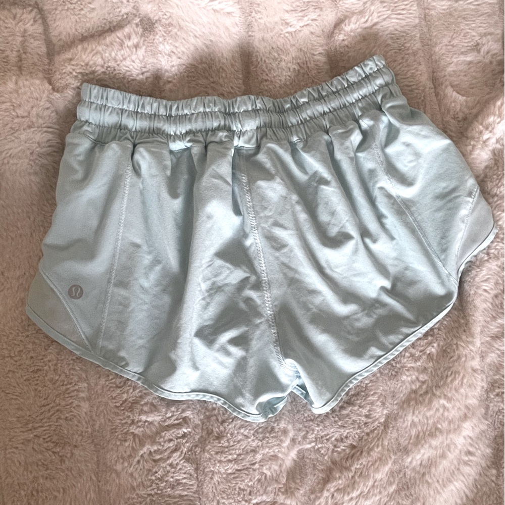 Lululemon Hotty Hot High-Rise Short 2.5” Size 6R